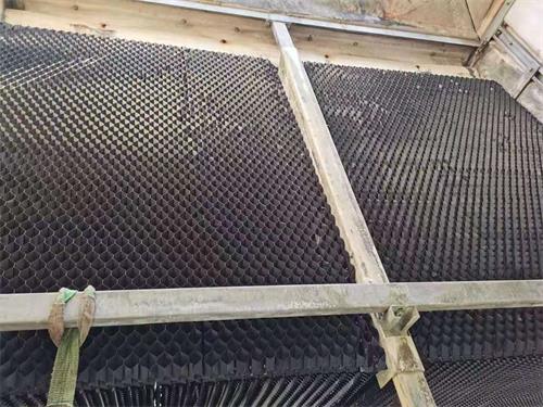 深圳招商銀行研發(fā)中心冷卻塔填料更換、底盤漏水補漏