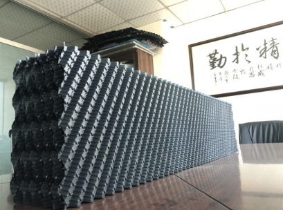 薄如紙的PVC填料居然能站65KG重量的人！